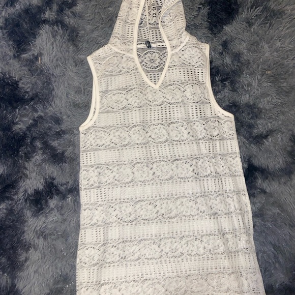 Cover-up - Picture 1 of 1